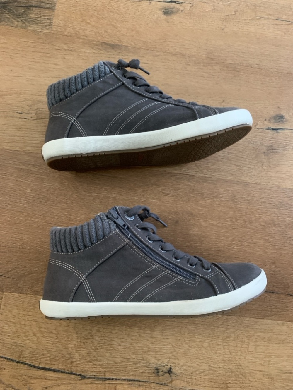 Taos - Stardup Mid Top Sneakers, Graphite Grey, Women’s 7.5 - Picture 6 of 9